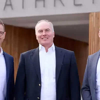 Bild-ALT-Text: Andreas Wimmer, Sven Melzer und Michael Auer zum Neustart der KATHREIN Digital Systems GmbH